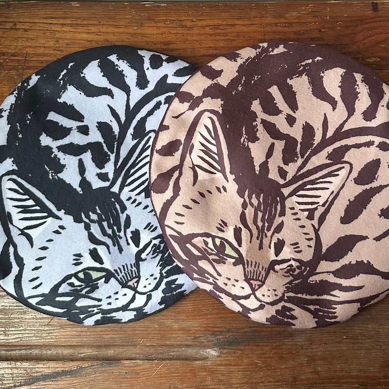 Tabby cat Double-sided Berets - หมวก - เส้นใยสังเคราะห์ หลากหลายสี