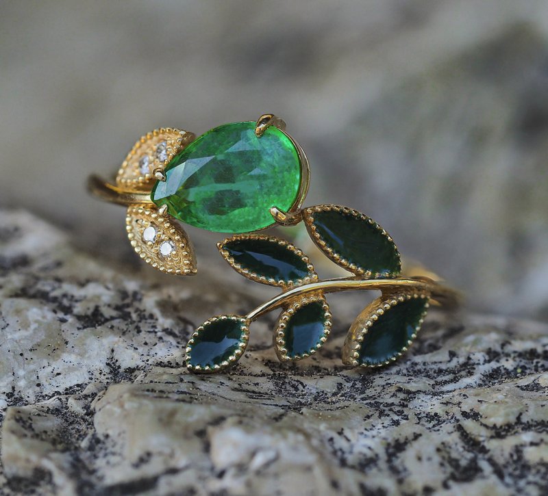 Floral ring with Enamel Green Leaves with emerald, diamonds  gold. - แหวนทั่วไป - เครื่องประดับ สีทอง