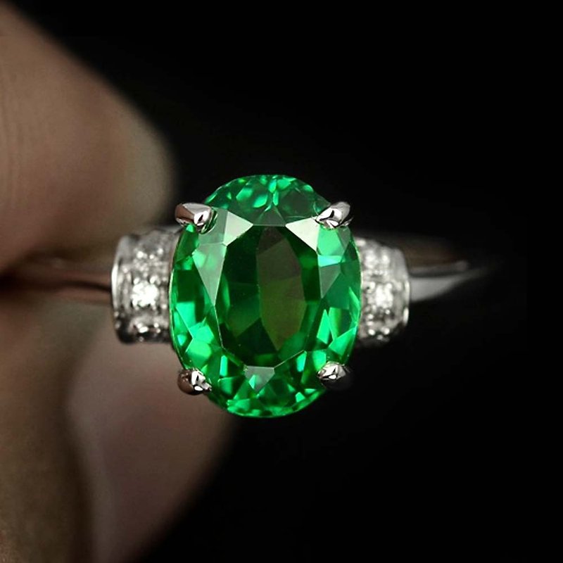 แหวนเงินพลอยโทปาสเขียว 9 x 7 มิล แหวนของขวัญหรือแหวนวันเกิด - แหวนทั่วไป - เงินแท้ สีเขียว