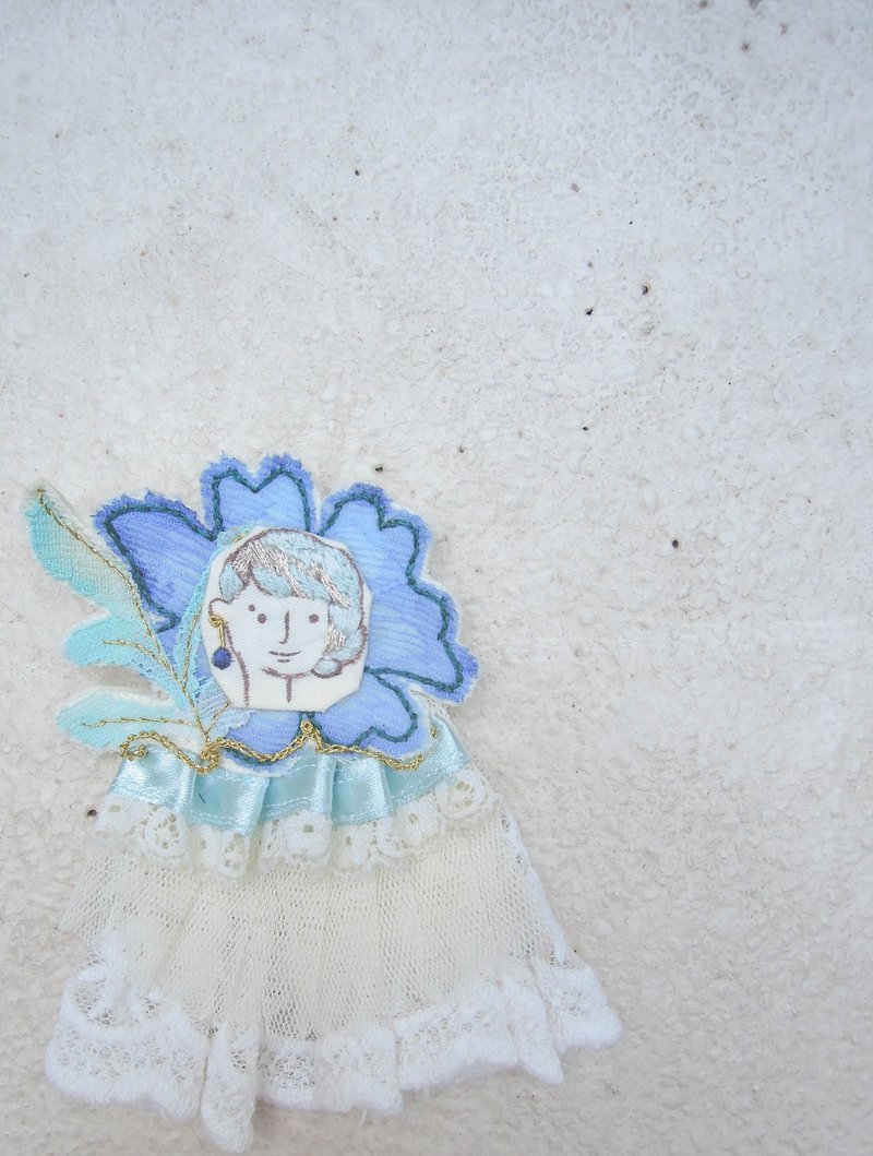 Gorgeous blue lace embroidery flowers hand-painted villain children brooch - เข็มกลัด - งานปัก สีน้ำเงิน