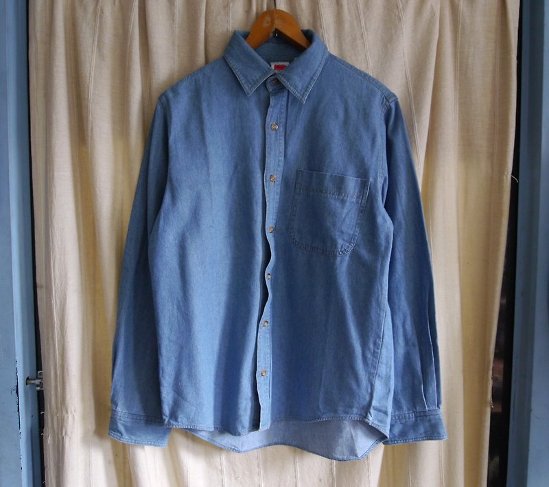 FOAK vintage denim shirt embroidered cotton Snoopy - เสื้อเชิ้ตผู้หญิง - ผ้าฝ้าย/ผ้าลินิน สีน้ำเงิน
