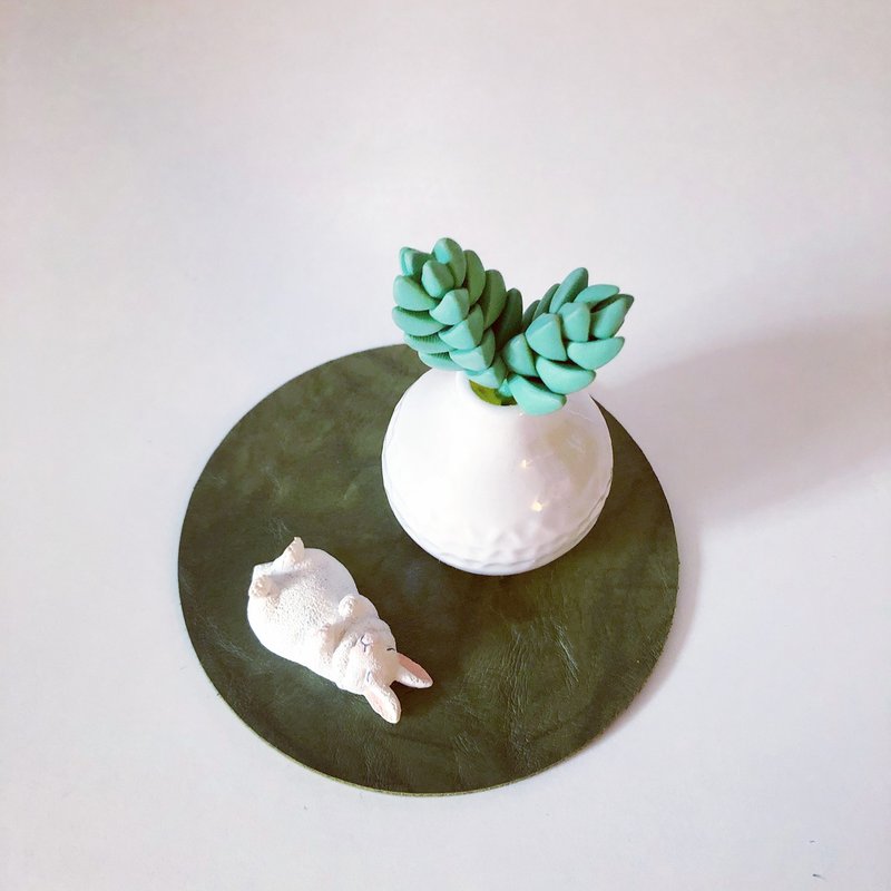 紀之川。仿真黏土多肉植物_白瓷刻紋瓶 - 擺飾/家飾品 - 黏土 綠色