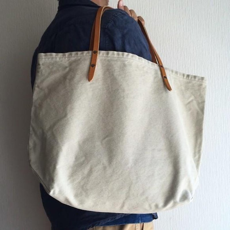 Bio Wash No. 8 canvas and extreme thick oil tote bag [beige] - กระเป๋าถือ - หนังแท้ สีกากี