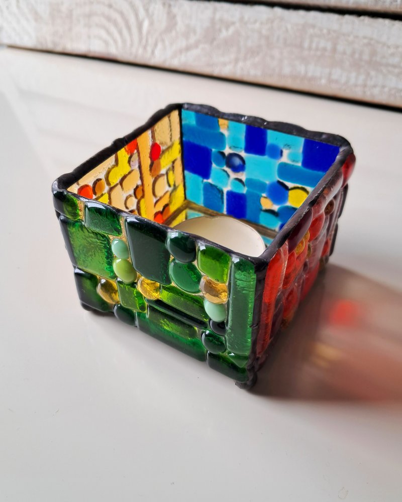 Fusing glass candle holder, romantic gift, tea light candle holder. - 香氛蠟燭/燭台 - 玻璃 多色