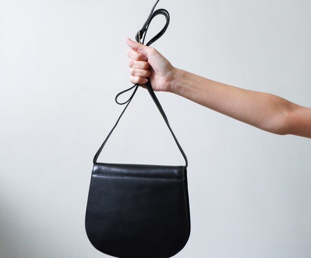 Black Round Leather Purse for Women Minimalist Circular 