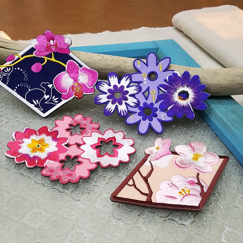 flower's embroidery drink coasters - ผ้ารองโต๊ะ/ของตกแต่ง - ผ้าฝ้าย/ผ้าลินิน หลากหลายสี