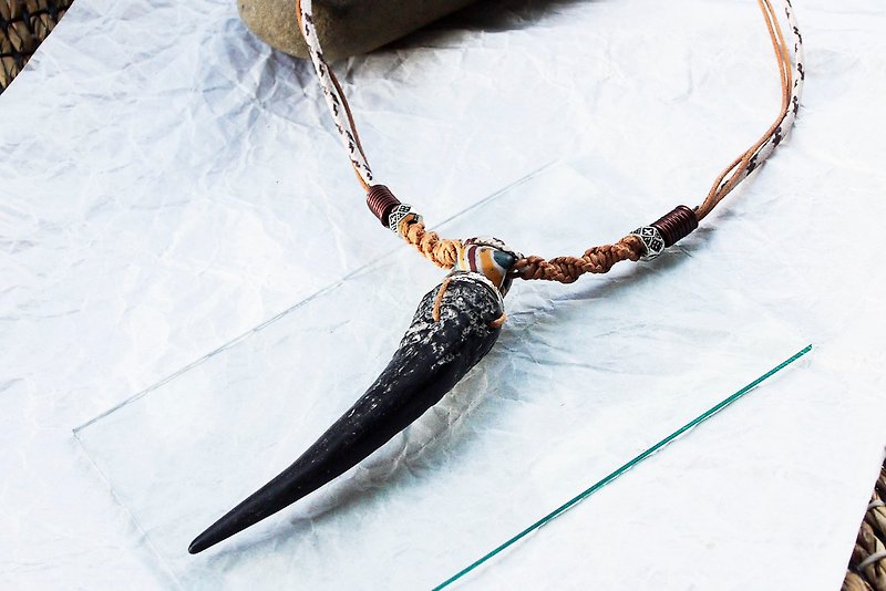 Herbivorous Hunter Herbivorous Hunter Color Silk Goat Horn Necklace - Necklaces - Porcelain Black
