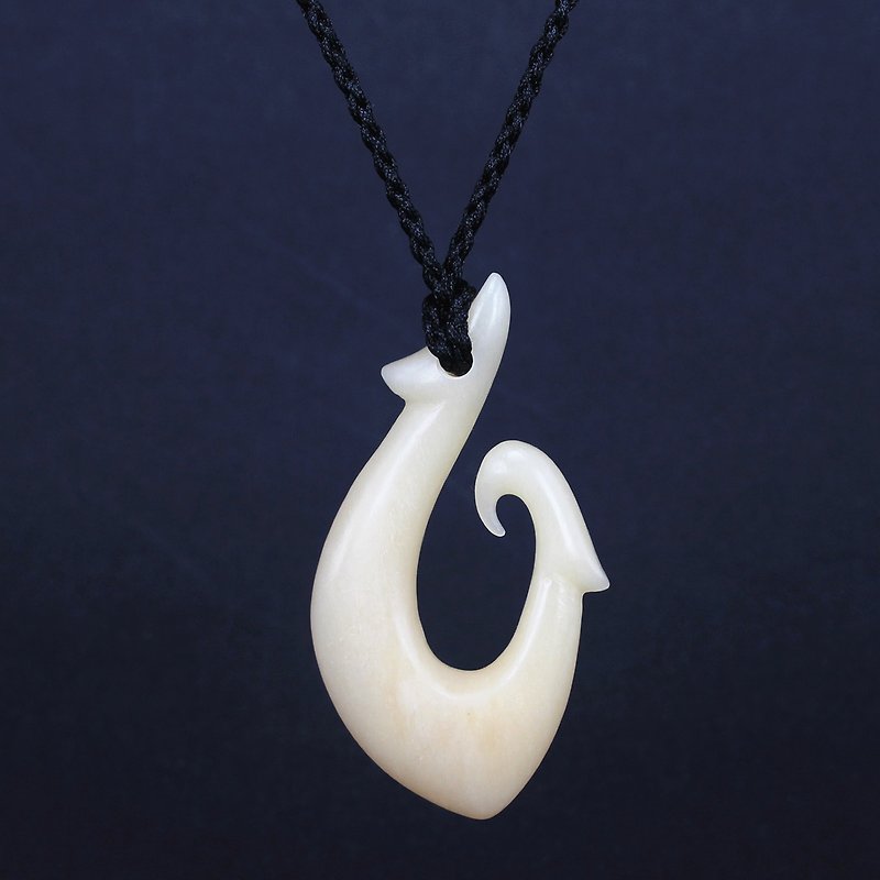Vintage exquisite necklace men and women short Maori fish hook line clavicle chain three-dimensional simple unique pendant jewelry - Necklaces - Other Materials 