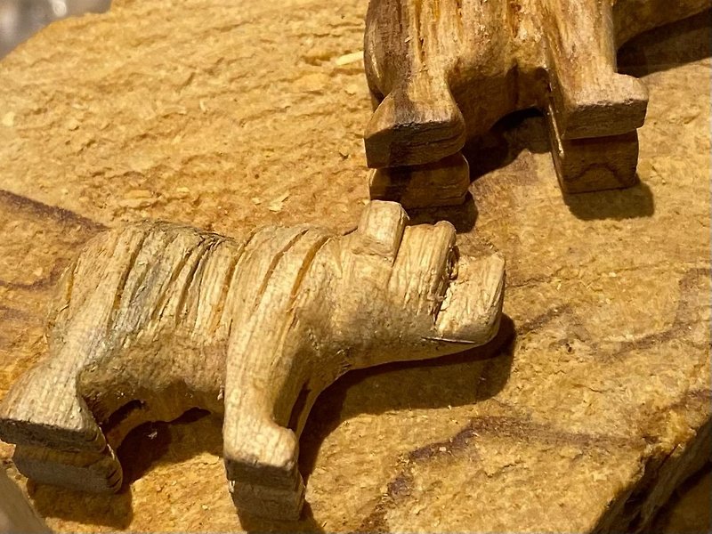 Peruvian sacred wooden bear statue indigenous people hand-made Inca sacred wooden mascot - ของวางตกแต่ง - ไม้ 