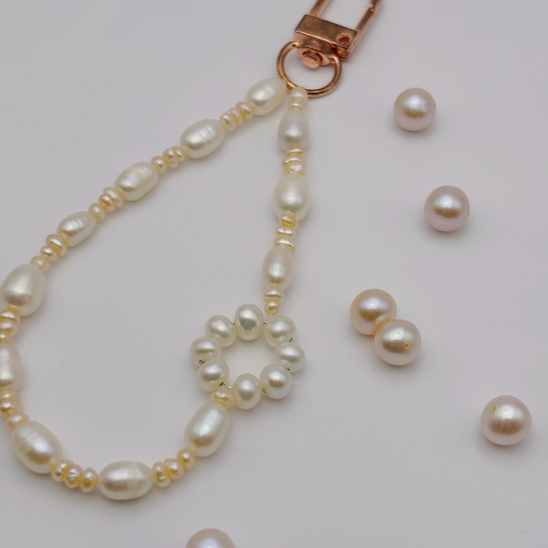 Pure natural two-color baroque pearl mobile phone pendant with transparent mobile phone gasket - เชือก/สายคล้อง - ไข่มุก ขาว
