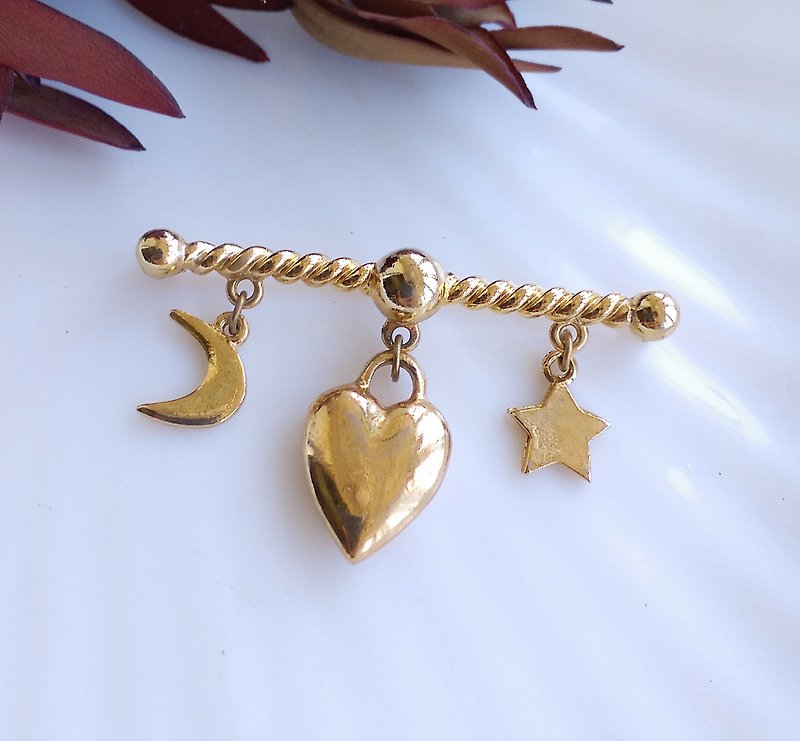 [Western Antique Jewelry] Metal gold-plated cute star and moon embellished word pin brooch - เข็มกลัด/พิน - โลหะ สีทอง