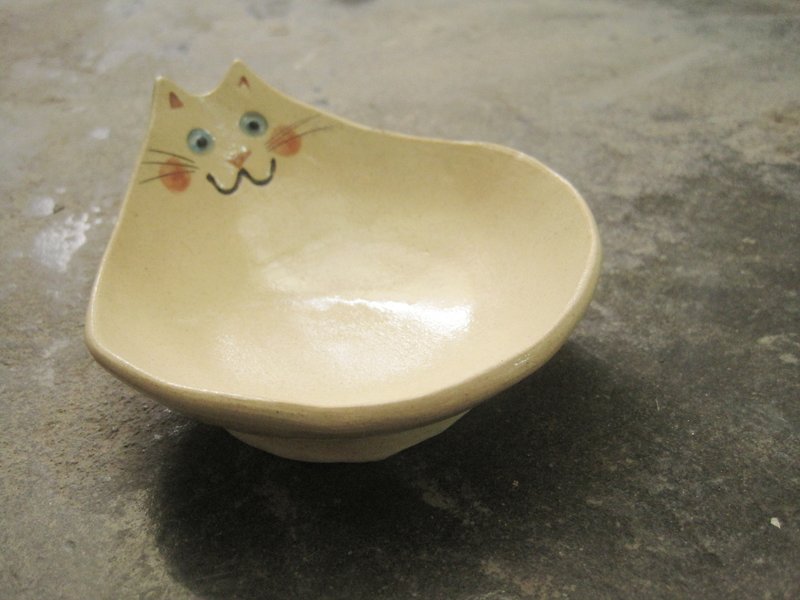 DoDo hand-made animal shape bowl-cat shallow bowl - Bowls - Pottery White