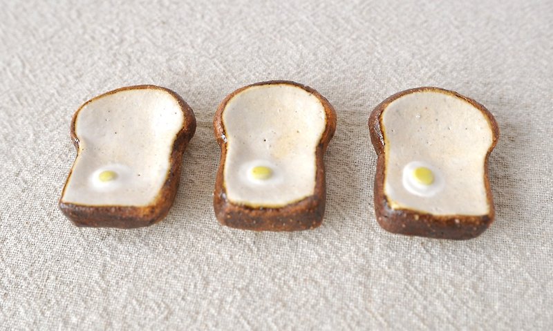 Chopstick Rest in the shape of bread!(with fried eggs) - Chopsticks - Pottery White