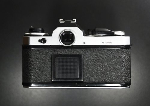 ニコン　一眼レフフイルムカメラ　FE   使用説明書　1982年1月 ニコン 一眼レフフイルムカメラ FE 使用説明書 1982年1月