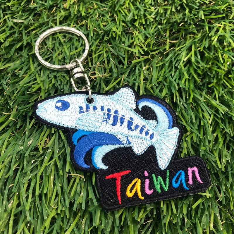 【刺繡鑰匙圈】櫻花鉤吻鮭 Salmon - 鑰匙圈/鑰匙包 - 繡線 
