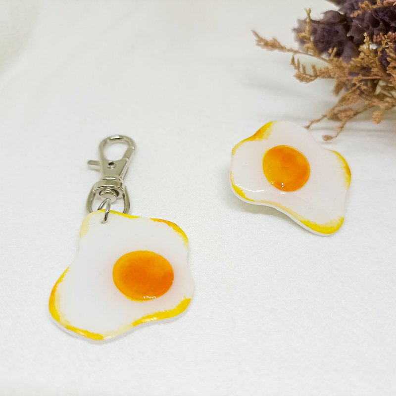 Poached Egg Pin Charm - ที่ห้อยกุญแจ - เรซิน สีเหลือง