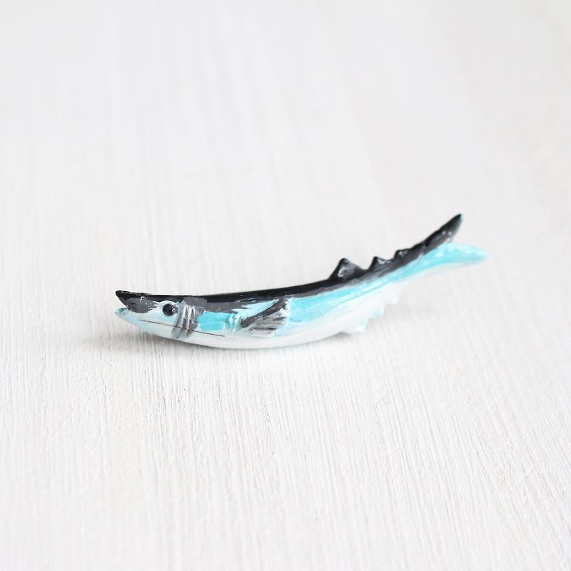 Saury brooch Handmade pin - เข็มกลัด - ดินเผา สีน้ำเงิน