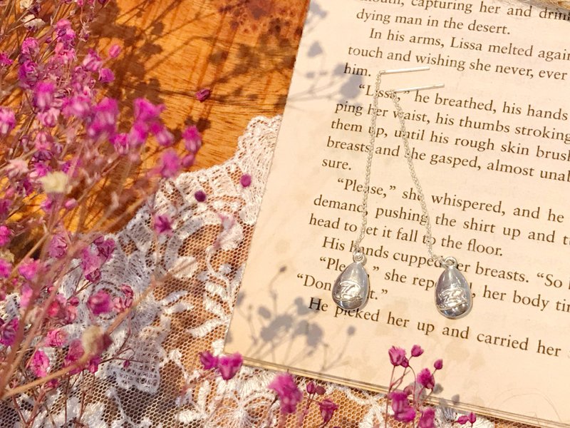 3D繪圖設計 Logo 立體字 獨家垂耳環 - 耳環/耳夾 - 銀 多色