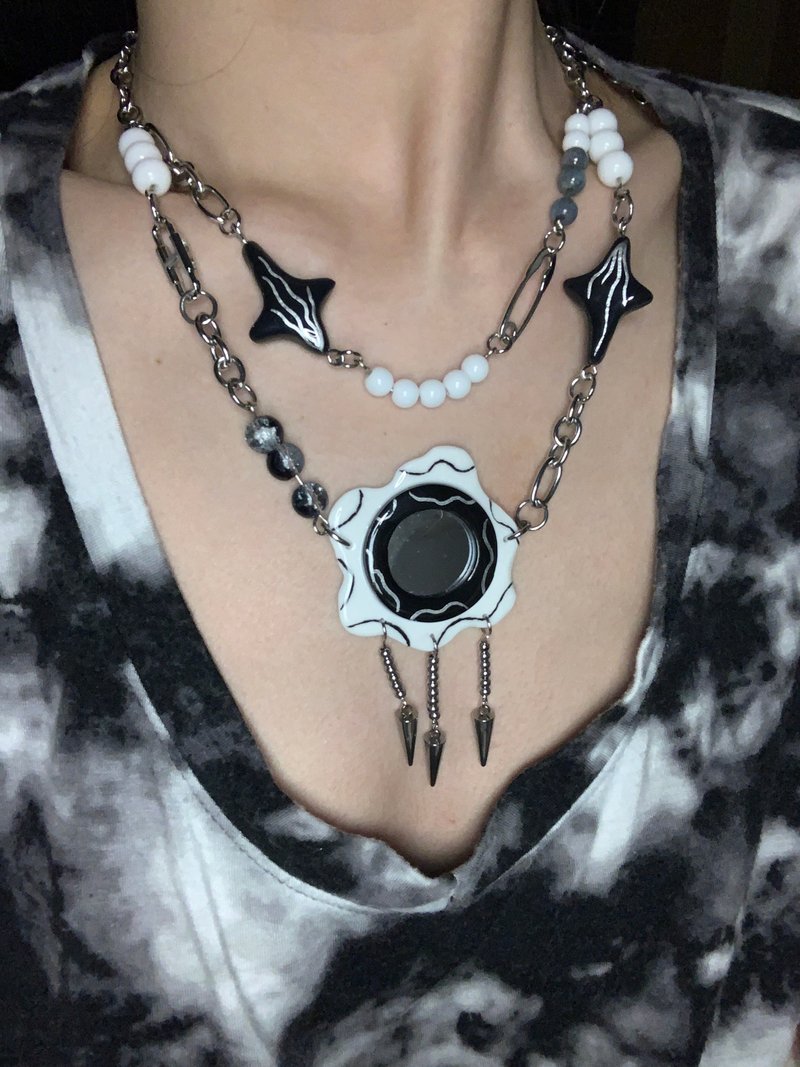 Original unique spot soft pottery mirror light sub-punk sweet and cool necklace - สร้อยคอ - วัสดุอื่นๆ 