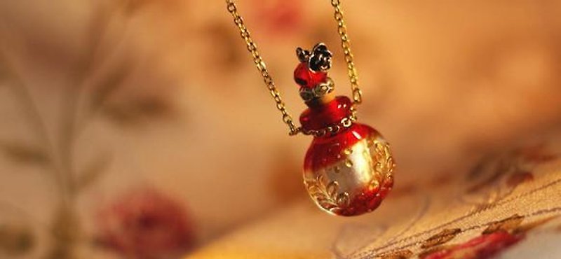 Perfume bottle pendant / round red - Necklaces - Other Metals 