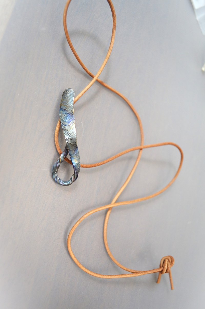 Titanium pendant・羽の純チタンペンダント・多機能グラスホルダー６0mm - 項鍊 - 其他金屬 多色