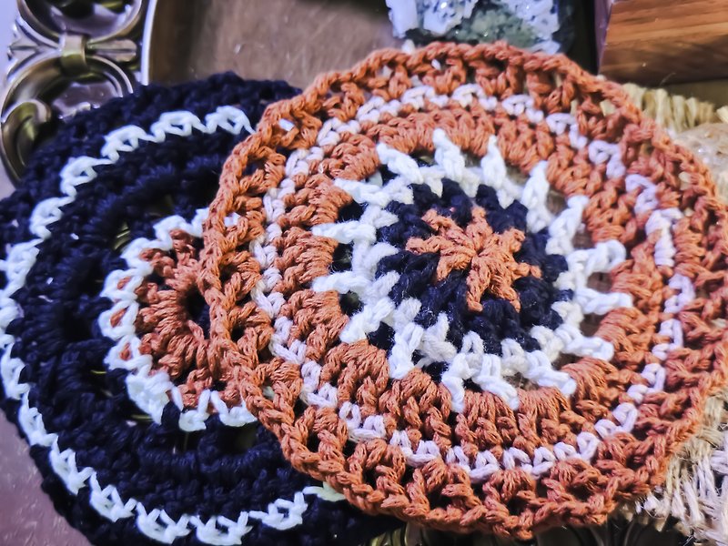 Crocheted mat • Retro ethnic • Brown wood • Placemat - ของวางตกแต่ง - ผ้าฝ้าย/ผ้าลินิน 