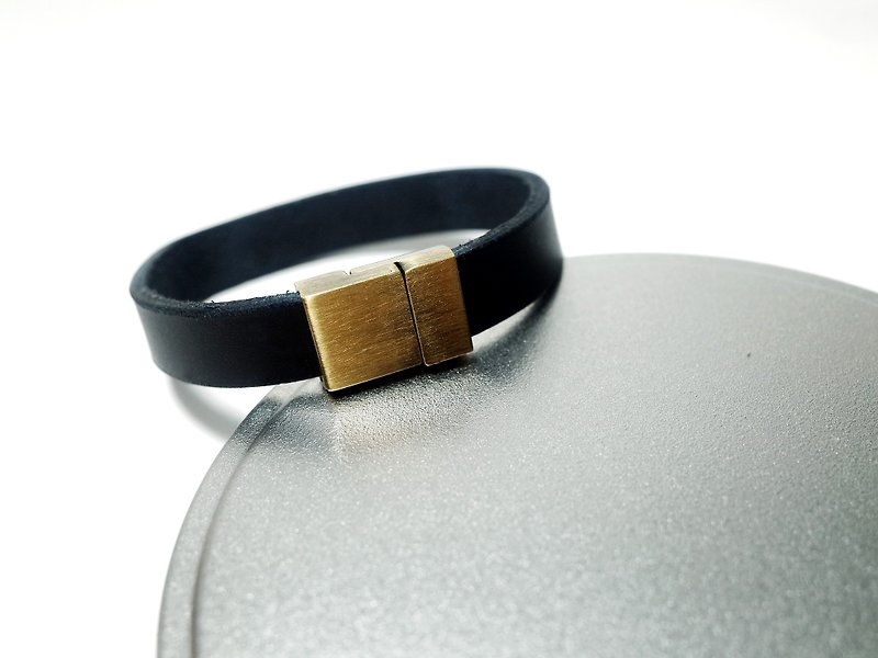 高級電鍍磁釦 植鞣革皮手環 (11色/免費刻字) - 手鍊/手環 - 真皮 黑色