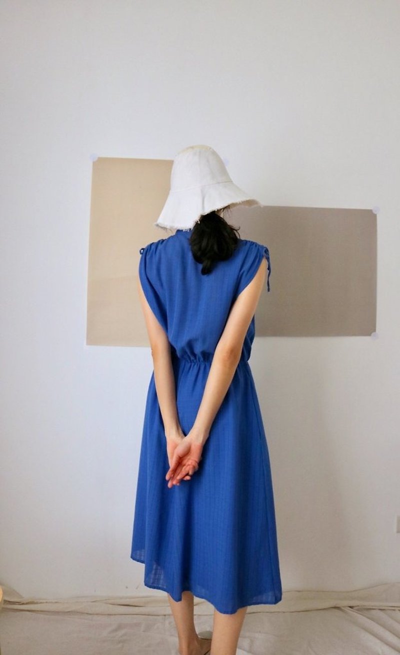 MIYU DRESS - FRENCH VINTAGE Free Adjustable Shoulder Strap Small Stand Collar Elastic Waist Cotton Dress - ชุดเดรส - ผ้าฝ้าย/ผ้าลินิน สีน้ำเงิน