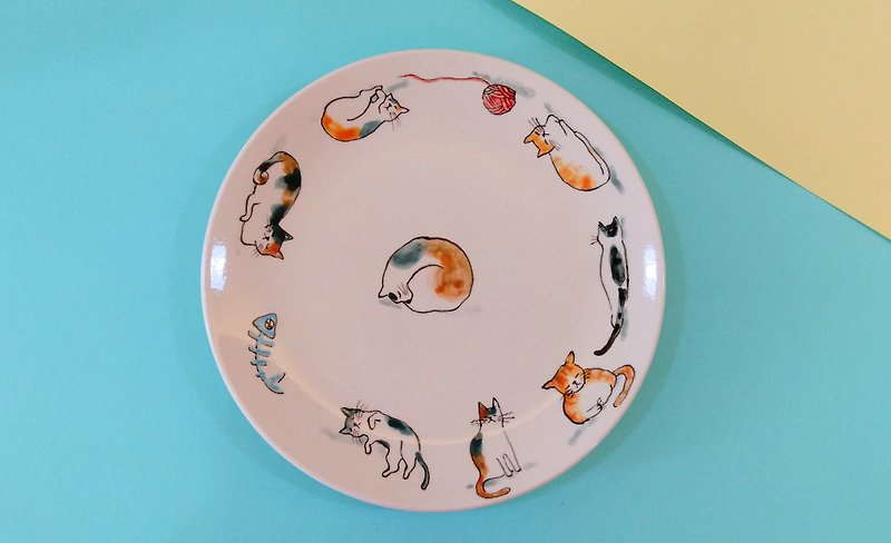 🎄 Christmas exchange gift 🎁 hand painted cat gesture shallow dish - underglaze painted - Small Plates & Saucers - Porcelain Multicolor