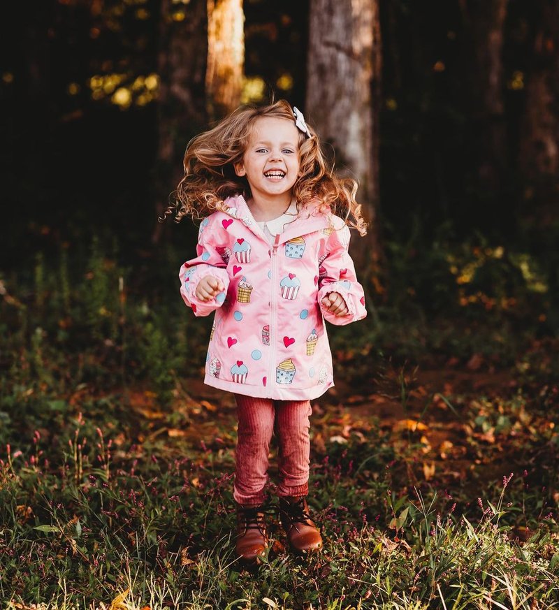 英國 Holly & Beau 兒童變色晴雨衣 - 粉紅蛋糕 - 女大衣/外套 - 聚酯纖維 粉紅色