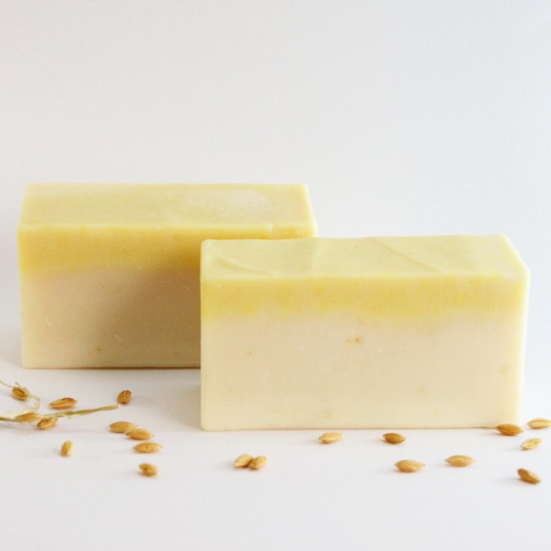 Naturally _Mickey soothes handmade soap - Recommended baby, sensitive muscle - ผลิตภัณฑ์ล้างมือ - พืช/ดอกไม้ สีเหลือง