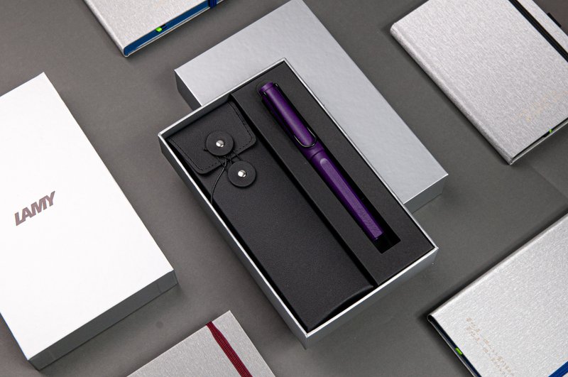 LAMY 鋼珠筆 黑線圈筆袋禮盒 / SAFARI 系列 - 紫丁香 - 鋼珠筆 - 塑膠 紫色