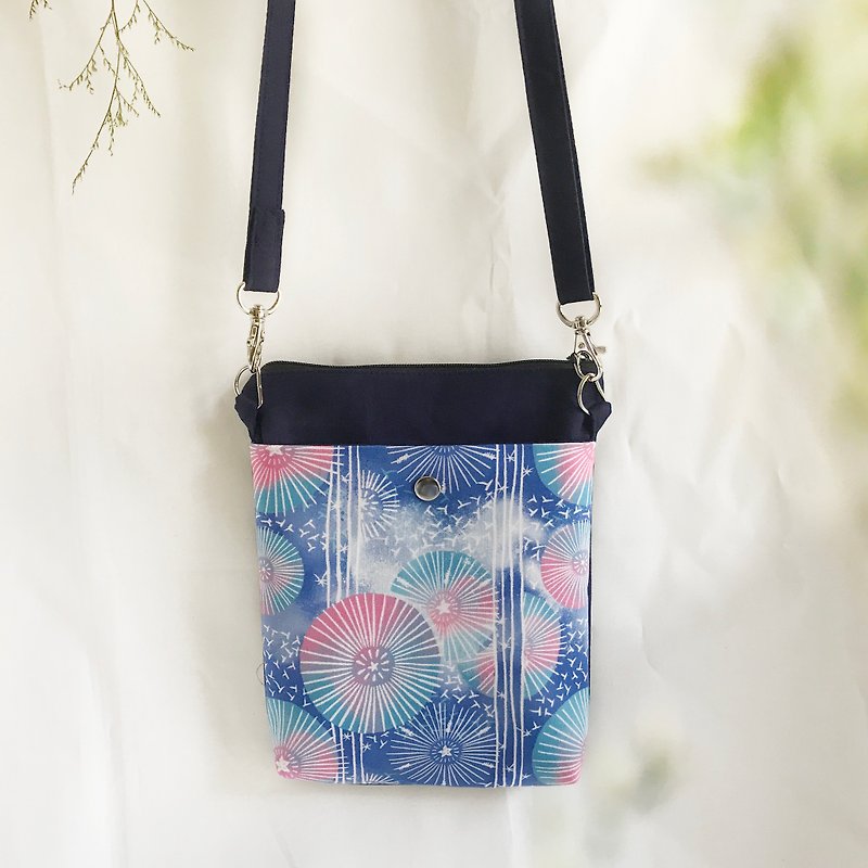Lightweight side backpack - color paper umbrella flower / blue / crossbody bag / mobile phone bag / small bag - Messenger Bags & Sling Bags - Cotton & Hemp Blue