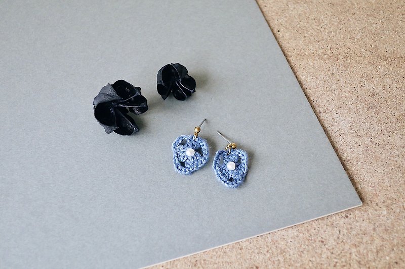 [Endorphin] Embroidery thread woven pearl earrings-platycodon blue - Earrings & Clip-ons - Cotton & Hemp Blue