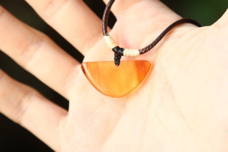 【Series of Amber】Burmese amber adjustable necklace 2 - สร้อยคอ - เครื่องเพชรพลอย หลากหลายสี