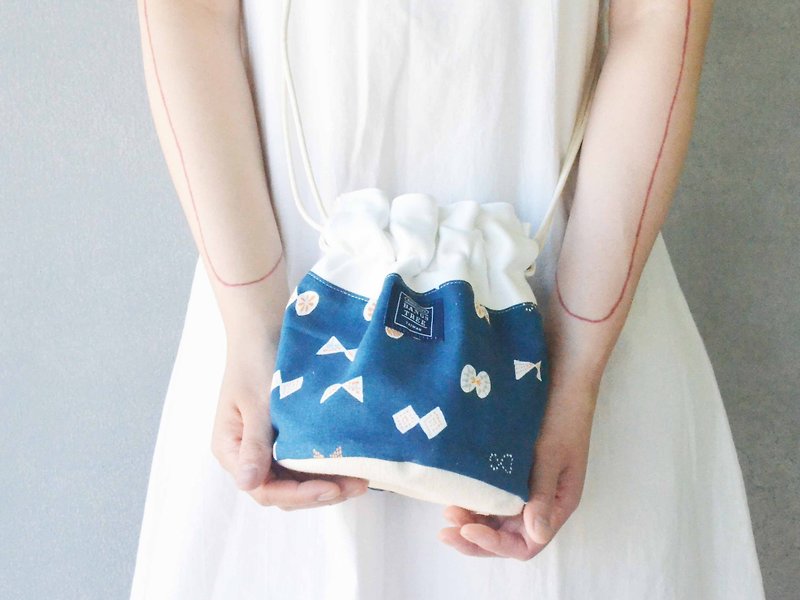 Side back bucket bag _ 暮夏 - Messenger Bags & Sling Bags - Cotton & Hemp Blue
