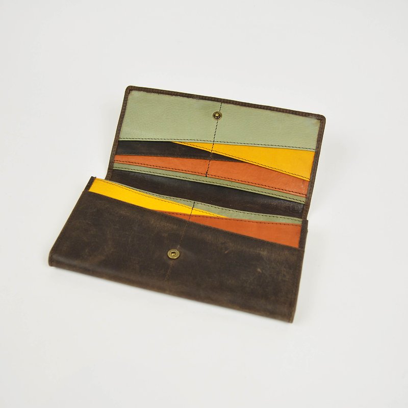 Colored geometric small terraced long clip_distressed coffee_fair trade - กระเป๋าสตางค์ - หนังแท้ สีนำ้ตาล
