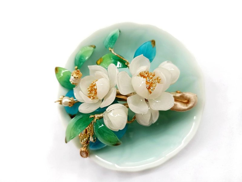 Pure White Ancient-Style Jasmine Shrink Plastic Flower Hairclip Head Accessories - เครื่องประดับผม - วัสดุอื่นๆ ขาว