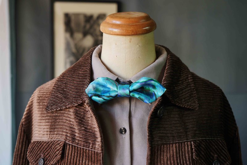 古董布花領帶改製手工領結-深海魚藍-寬版 - 煲呔 - 聚酯纖維 藍色