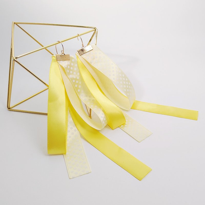 Daqianデザインファッション甘い明るい黄色のサテンのリボンの弓のイヤリング/クリップギフトXie Shiのごちそう - ピアス・イヤリング - コットン・麻 イエロー