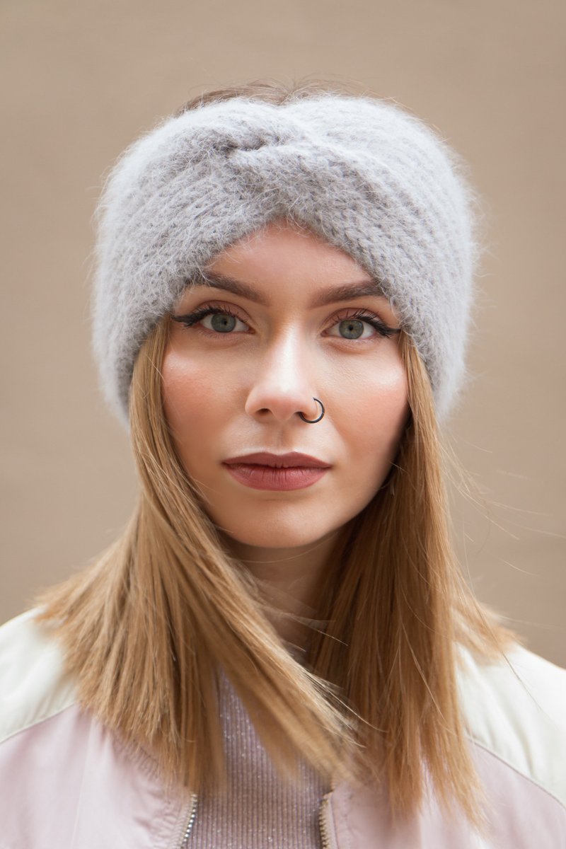 Angora gray headband. Twist knitted ear warmer. Fluffy head wrap. wide headband - 髮箍/髮帶 - 羊毛 灰色