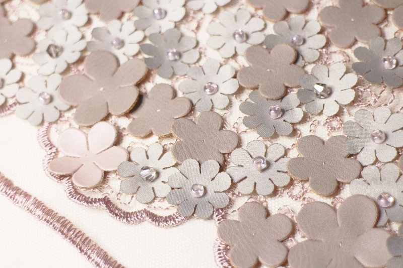 【經典法式蕾絲】設計款手工縫珠立體花朵刺繡 38x145公分 - 其他 - 聚酯纖維 卡其色