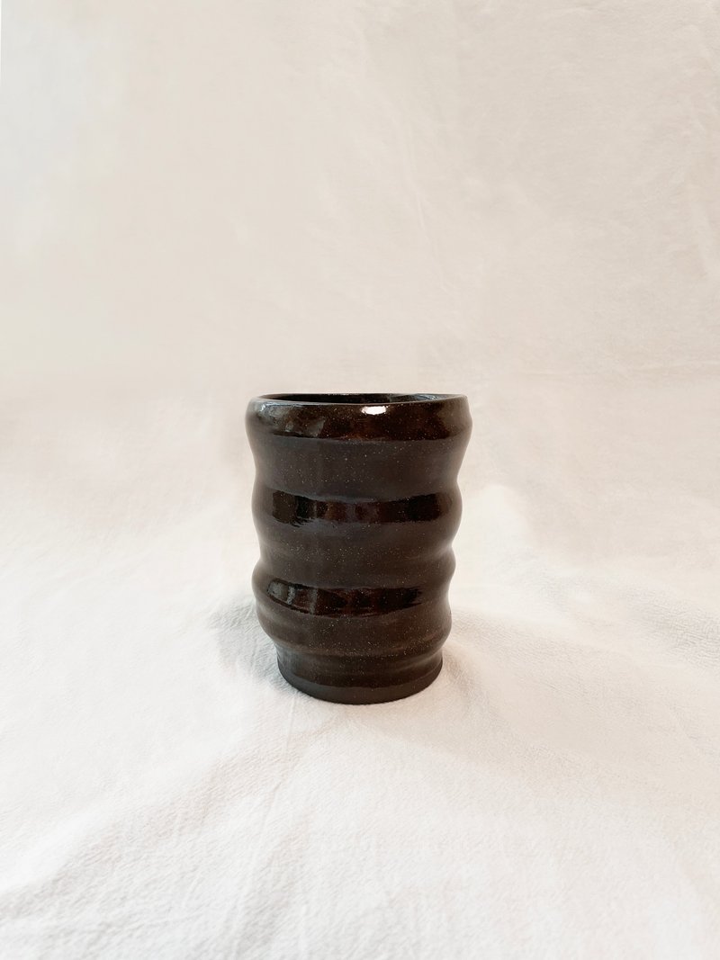 Ceramic handmade | Black Clay Irregular Mug (11cm Height) - แก้ว - ดินเผา สีดำ