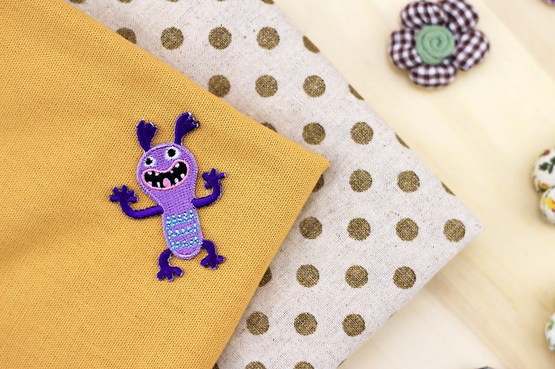 Screaming Running Monster Self-adhesive Embroidered Cloth Sticker-Monster Planet Wings World Series - Knitting, Embroidery, Felted Wool & Sewing - Thread 