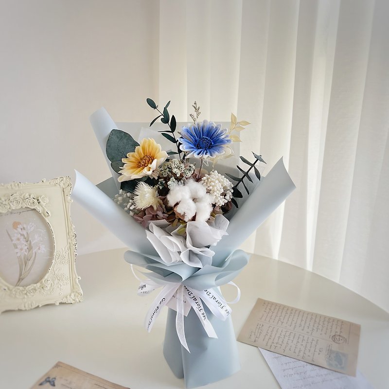 SEE Floral Design Preserved Flowers Dried Flowers- Blessing Graduation Bouquet (M) - Dried Flowers & Bouquets - Plants & Flowers 