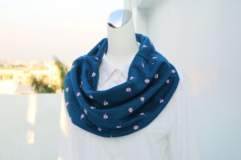Multi-style warm scarf short scarf neck cover double-sided two-color embroidery rose - Knit Scarves & Wraps - Cotton & Hemp Blue
