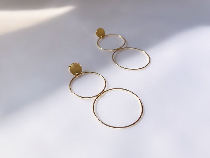 Double Hoop Earrings - 耳環/耳夾 - 其他金屬 金色
