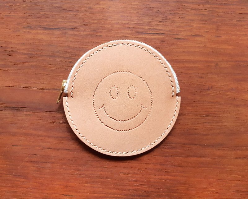 Smiling round zipper loose paper bag leather DIY material bag coin purse small purse storage bag lettering - เครื่องหนัง - หนังแท้ สีกากี