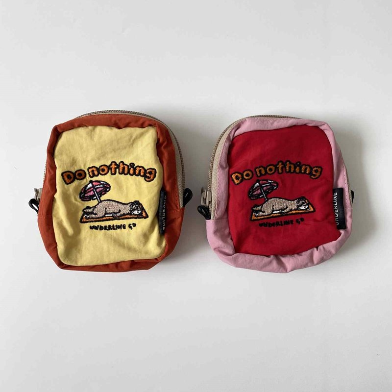 Underline Otter do nothing embroidery pocket bag - 零錢包/小錢包 - 棉．麻 黃色
