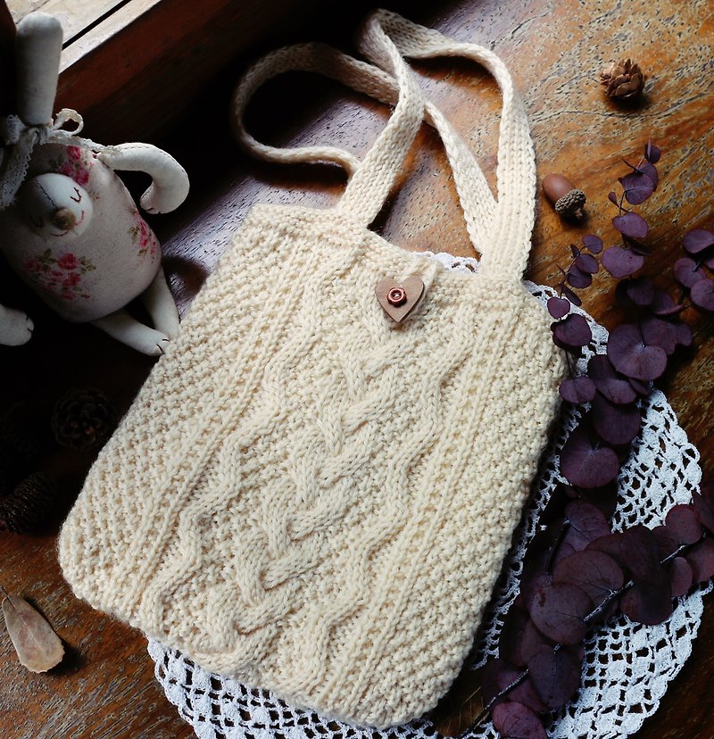 Handmade-milkmilk-wool woven pouch - กระเป๋าถือ - ขนแกะ ขาว